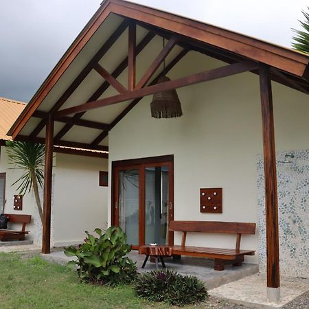 Outside Bungalow Sekongkang Екстериор снимка